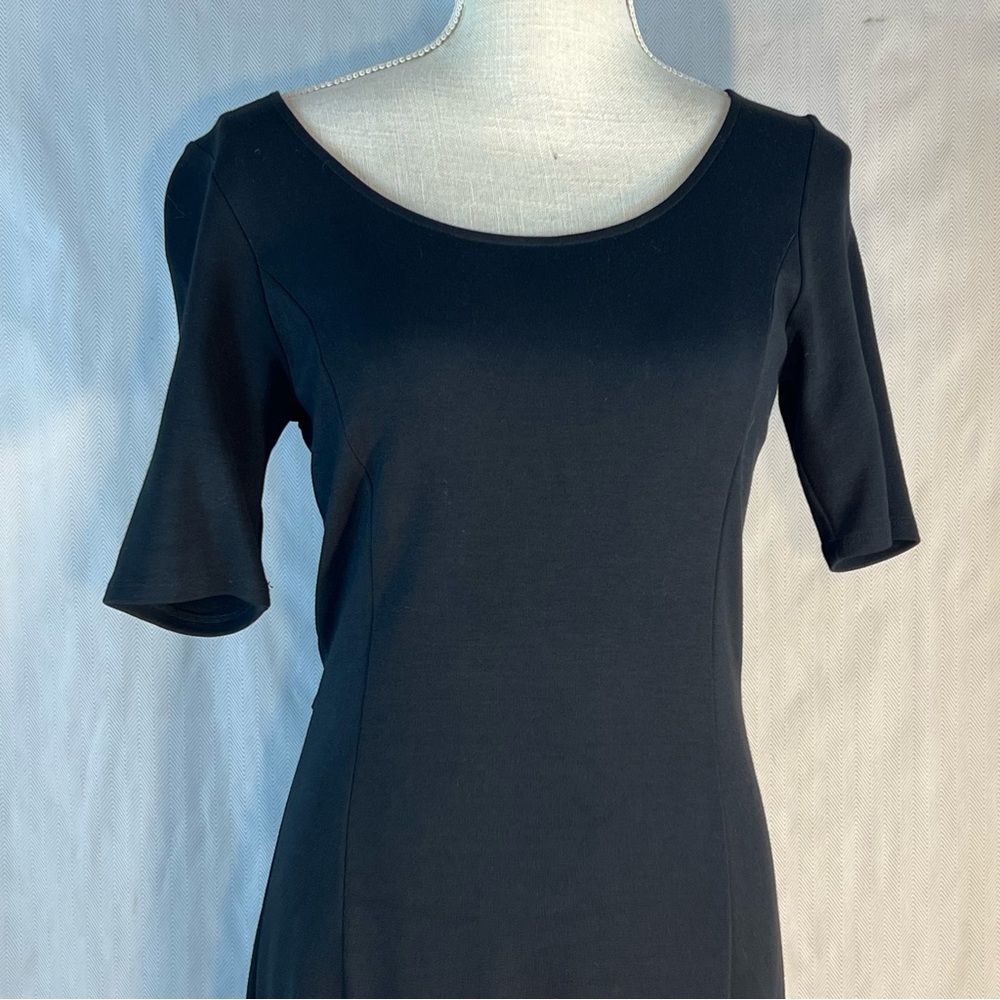 Ann Taylor Little Black Dress Knit Fit & Flare Short Sleeves Classic EUC 6P 👍 - Picture 2 of 7